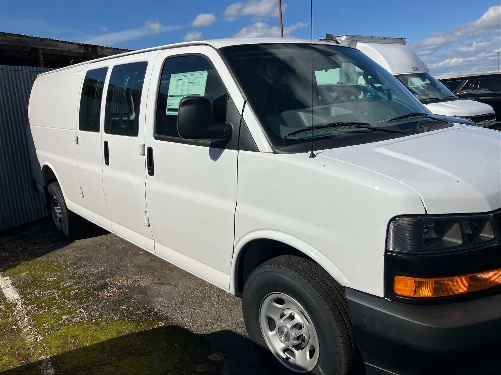 2025 Chevrolet Express 3500 Extended Work Van's photo