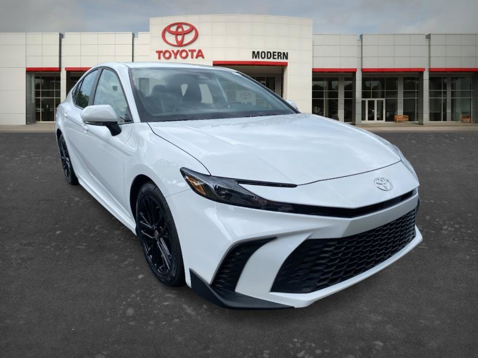 Used 2025 Ice Cap Toyota SE image 3