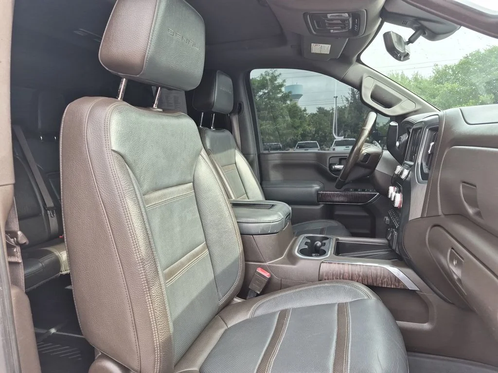 Used 2020 White GMC Denali image 37