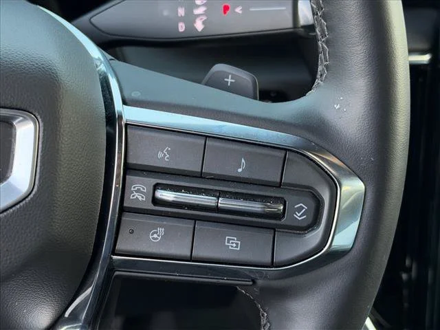 Used 2025 White Frost Tricoat GMC Denali image 29