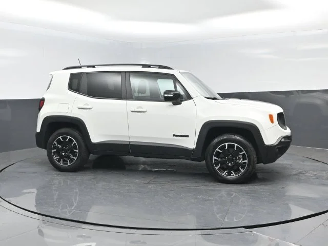 Certified Used 2023 Alpine White Clearcoat Jeep Latitude image 2