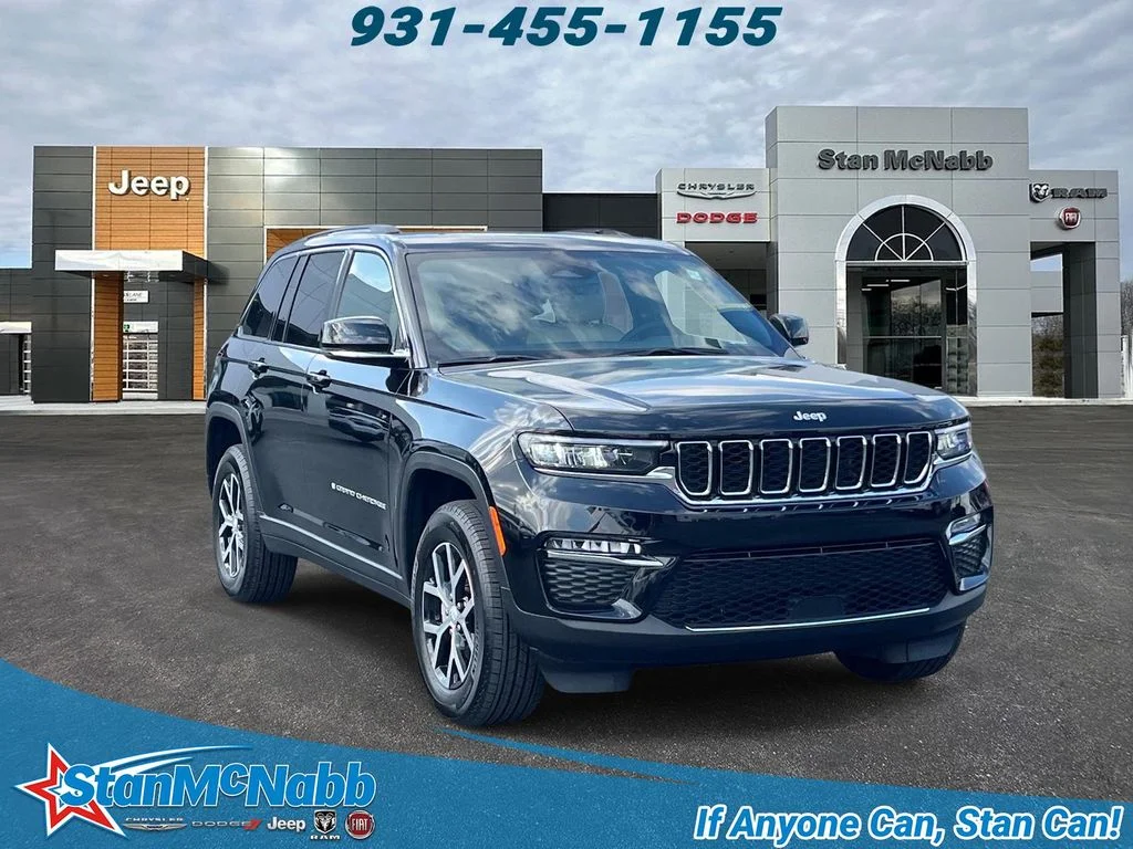 Used 2025 Diamond Black Crystal Pearlcoat Jeep Limited image 1
