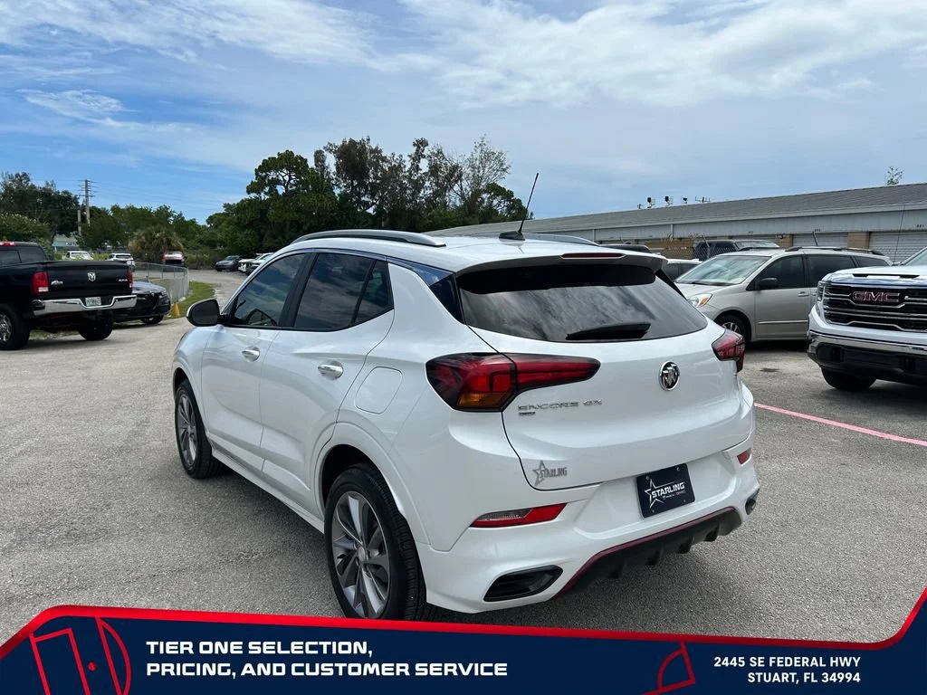 Used 2023 White Frost Tricoat Buick Select image 7