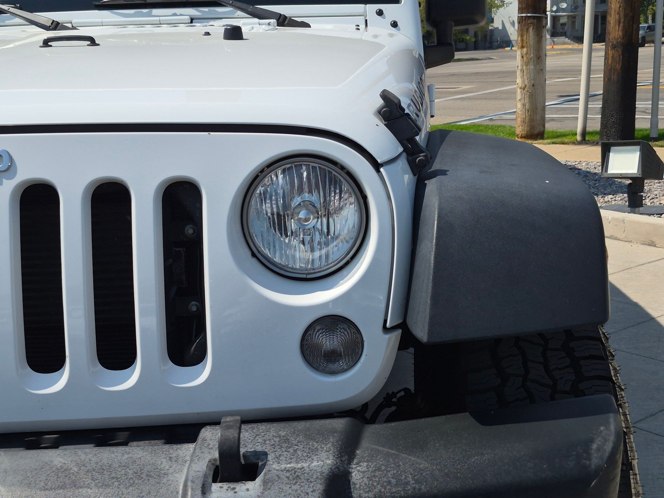 Used 2017 Bright White Clearcoat Jeep Rubicon image 10