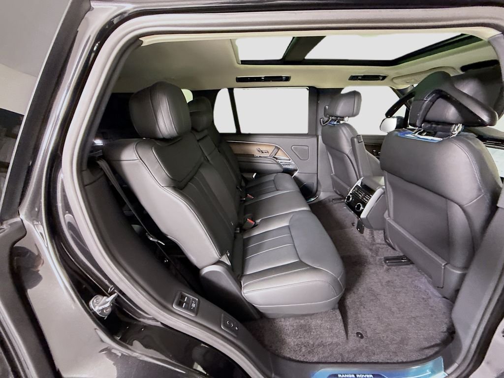 New 2026 Santorini Black Land Rover SE image 22