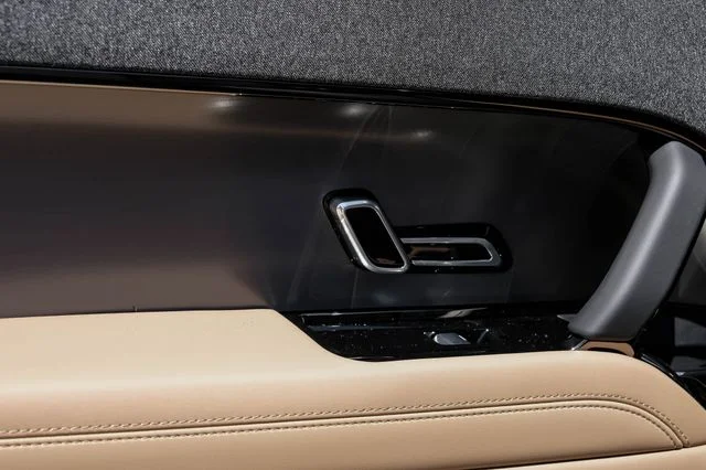 New 2026  Land Rover SE image 60