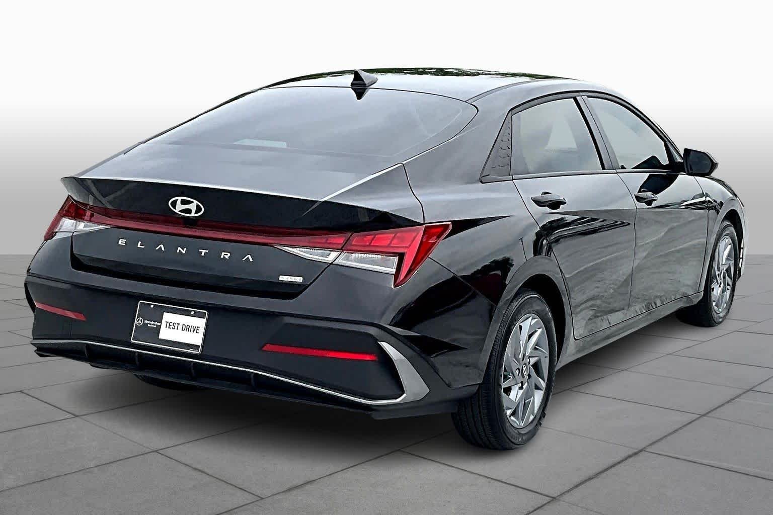 Used 2025 Abyss Black Hyundai Blue image 21