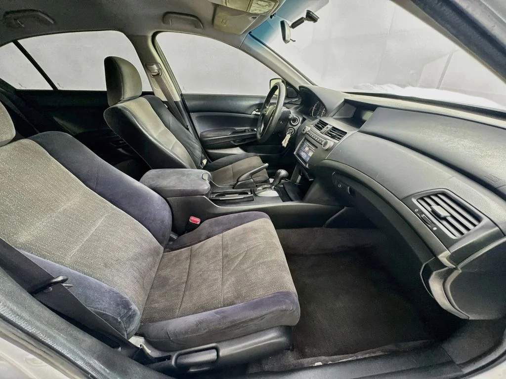 Used 2008 Silver Honda LX image 31