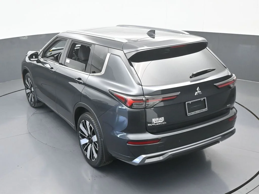 New 2026 Gray Mitsubishi SEL image 49