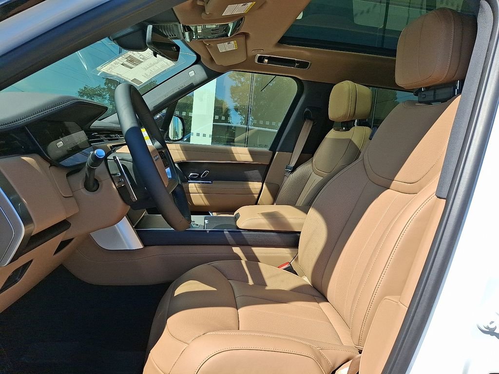New 2026 Fuji White Land Rover SE image 9