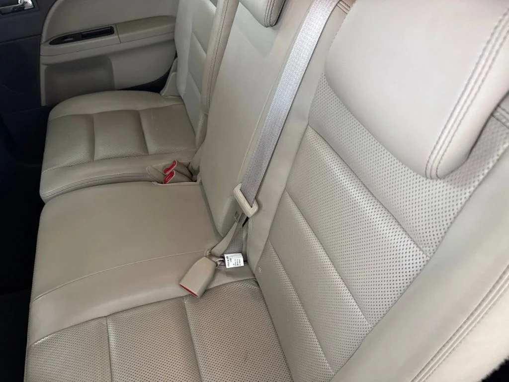 Used 2008  Ford Limited image 27