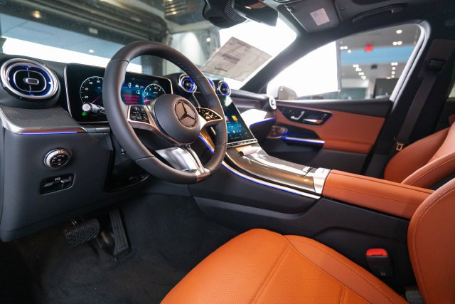 New 2027 Polar White Mercedes-Benz GLC 300 image 39