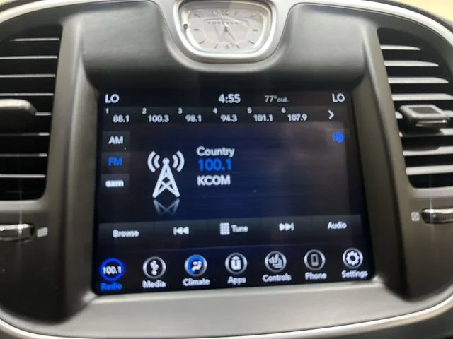2019 Chrysler 300 Touring - Photo 12