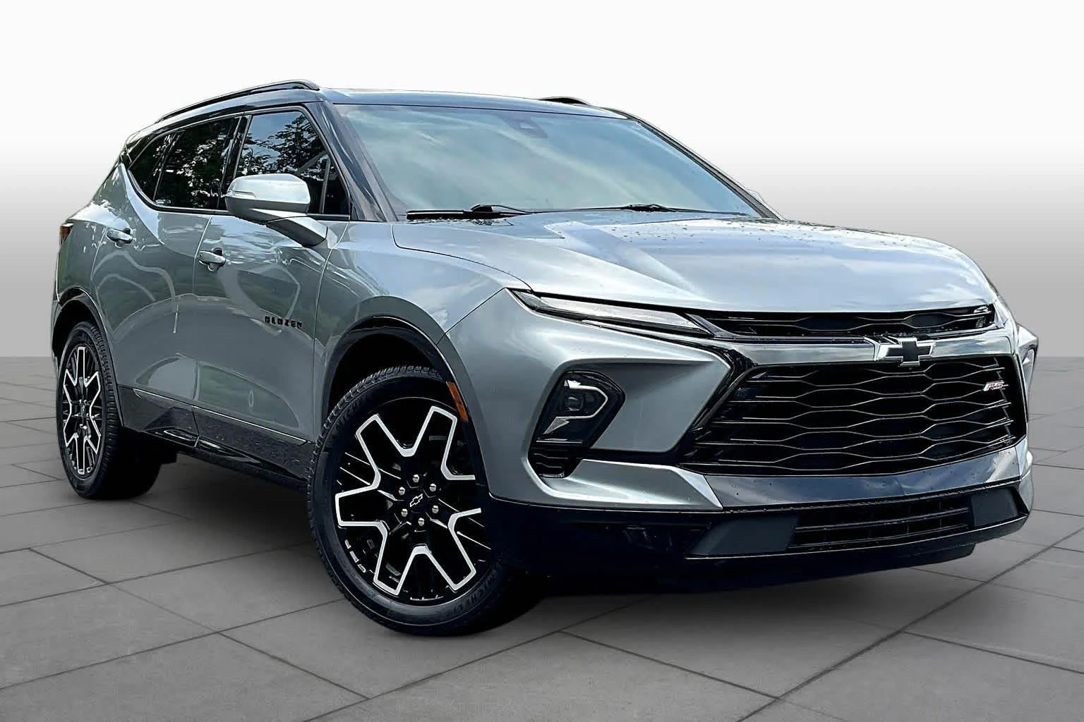 Used 2023 Sterling Gray Metallic Chevrolet RS image 5