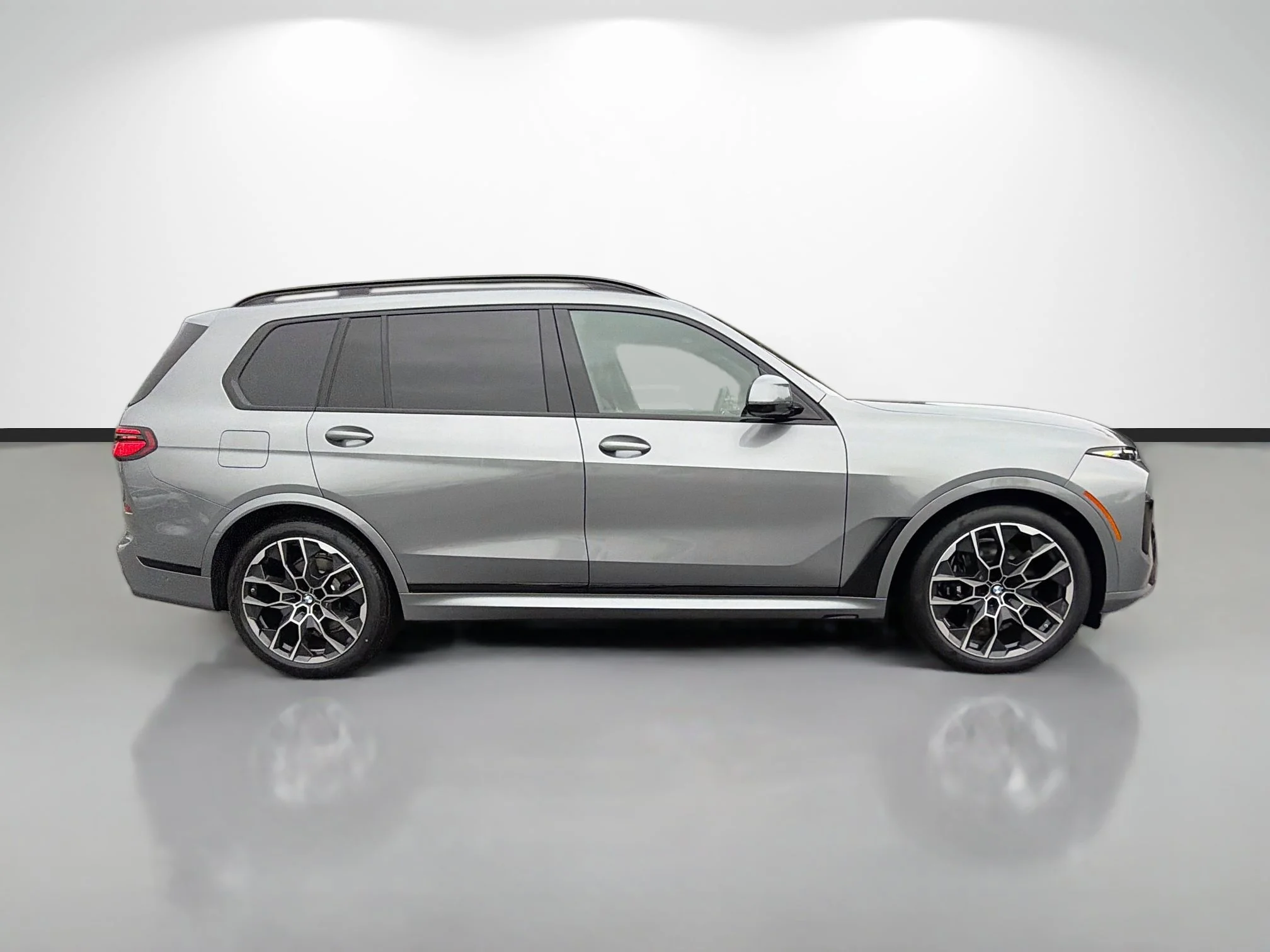 New 2027 Skyscraper Grey Metallic BMW xDrive40i image 2