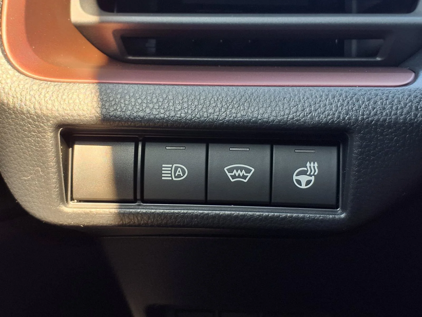 New 2026 Wind Chill Pearl <sup>1</sup> Toyota  SE image 10