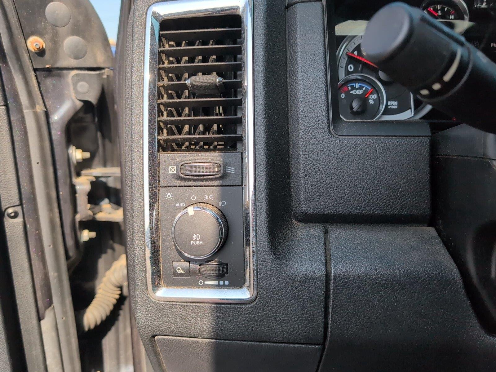 Used 2014 Bright White Clearcoat Ram Laramie image 28