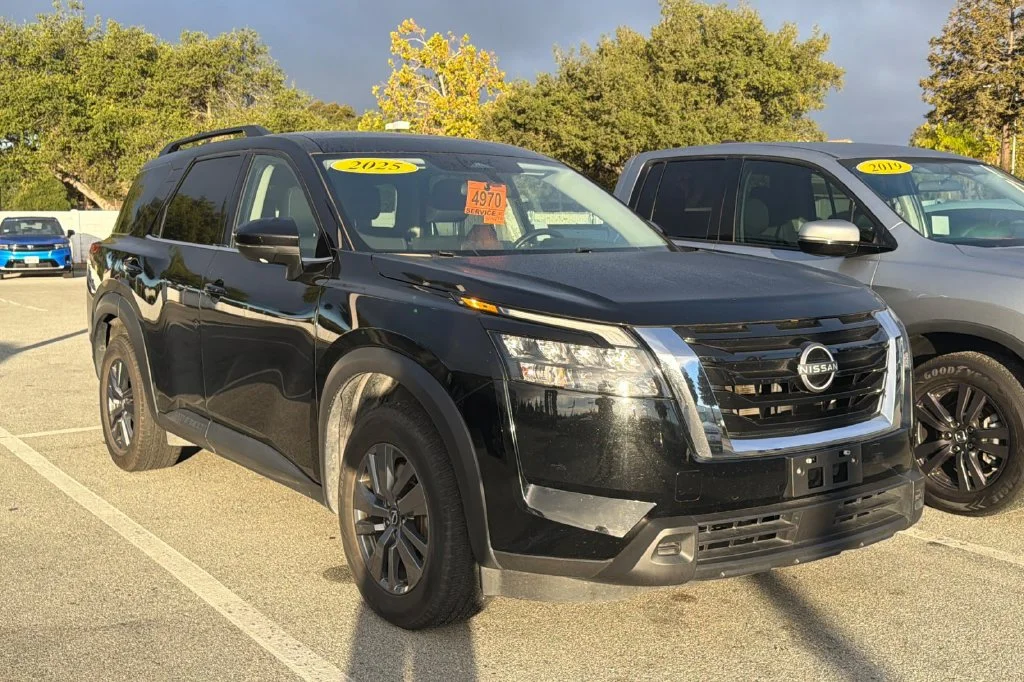 Used 2025 Super Black Nissan SV image 2