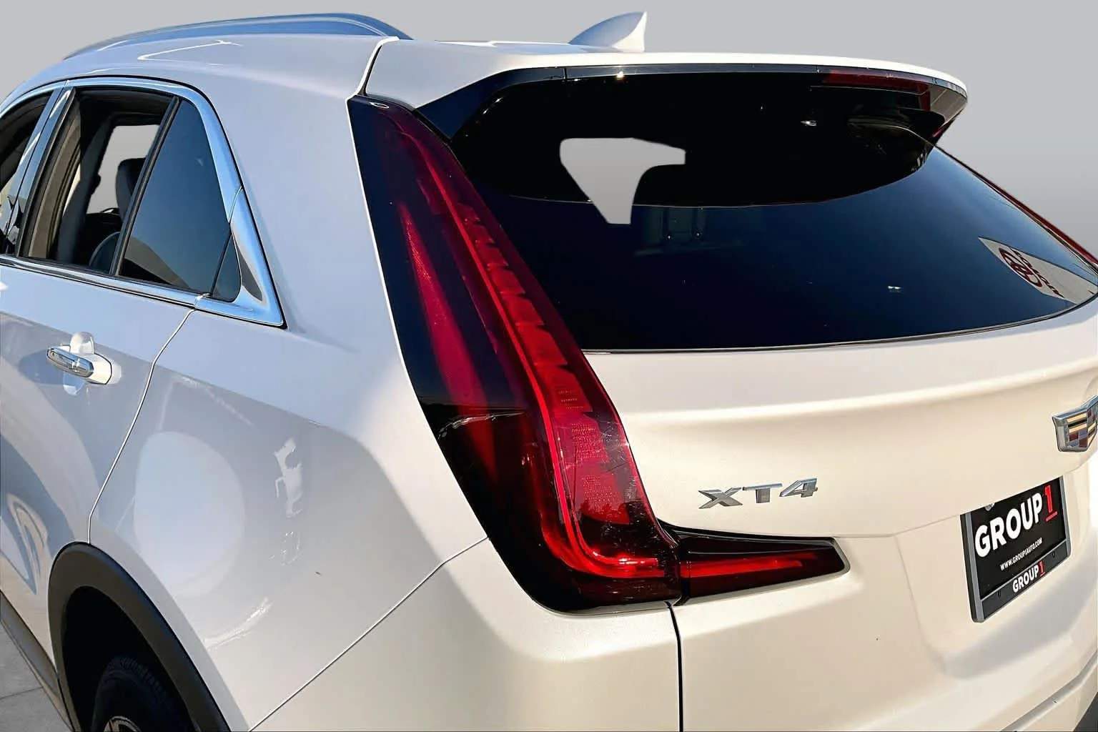 Used 2021 Crystal White Tricoat Cadillac FWD Premium Luxury image 28