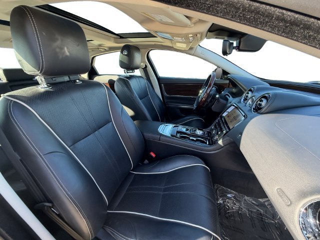 Used 2019 Santorini Black Metallic Jaguar R-Sport image 16