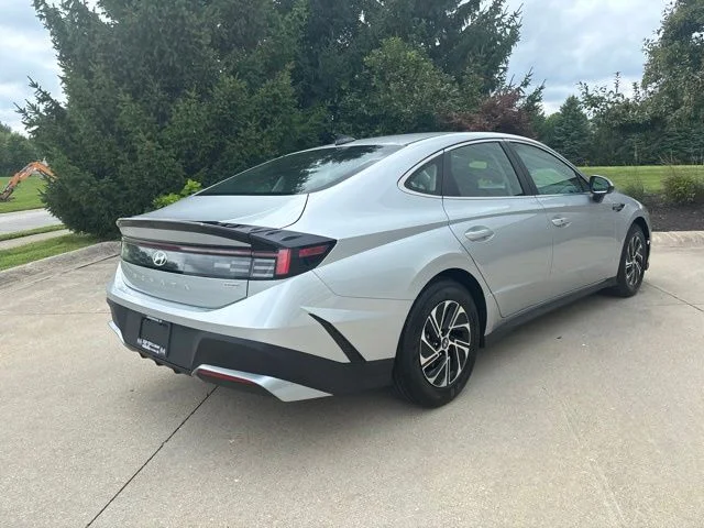 Used 2026 Silver Hyundai Blue image 6