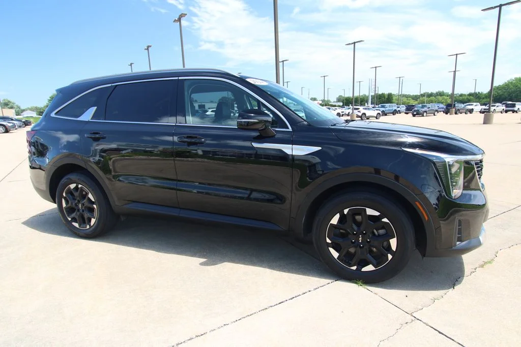 Used 2024 Black Kia S image 3