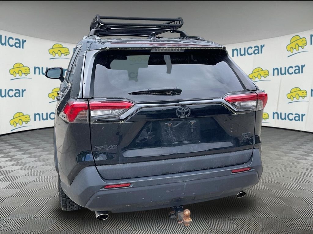 Used 2019 Black Toyota XLE image 3