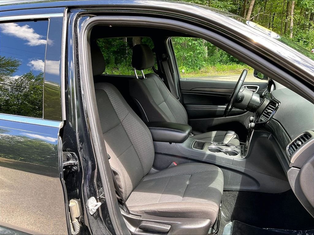 Used 2020 Black Jeep Laredo E image 11