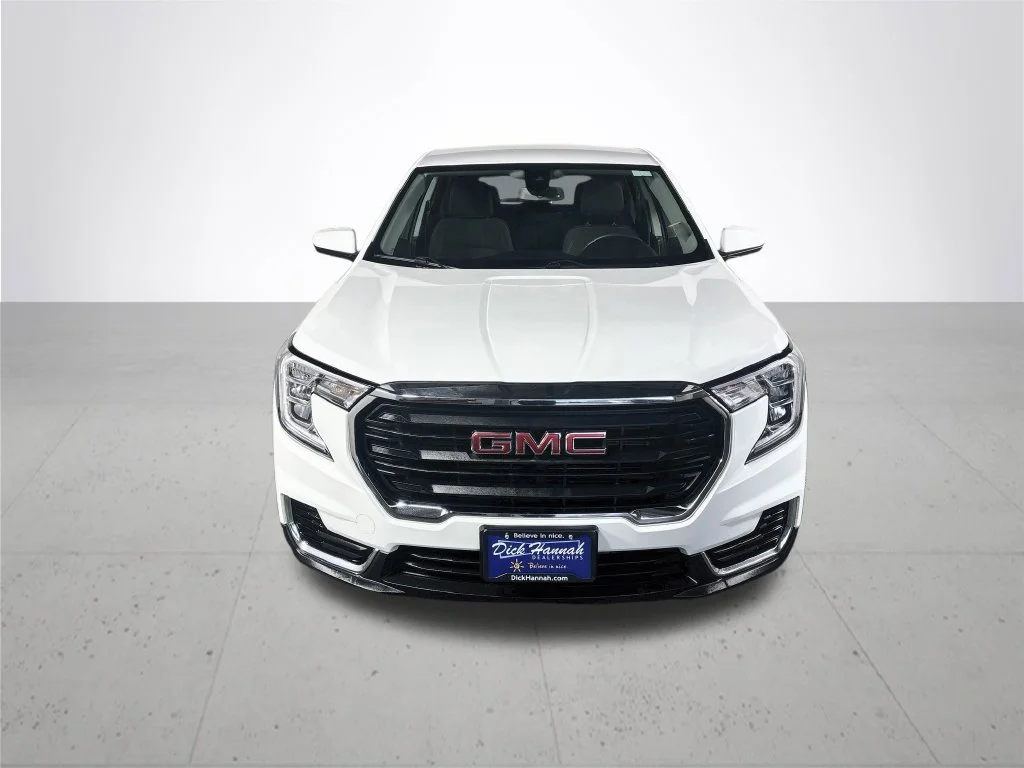 Used 2024 White GMC SLE image 3
