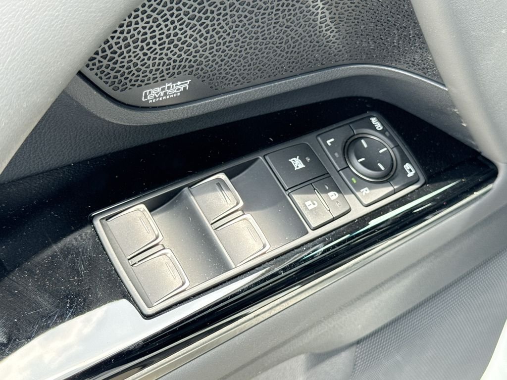 Used 2024 White Lexus 600 Luxury image 14