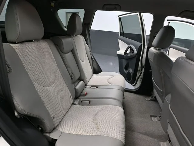 2012 Toyota RAV4 EV - Photo 37