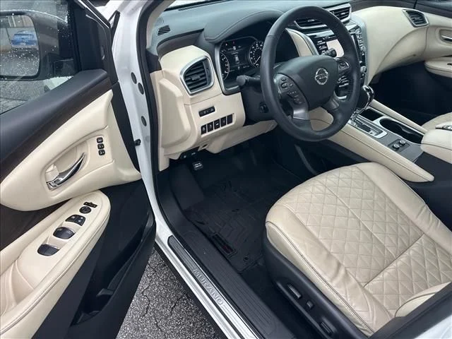 Used 2020 White Nissan Platinum image 14
