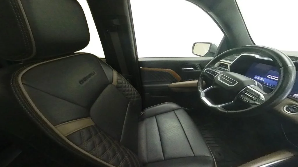 Used 2024 White GMC Denali image 34