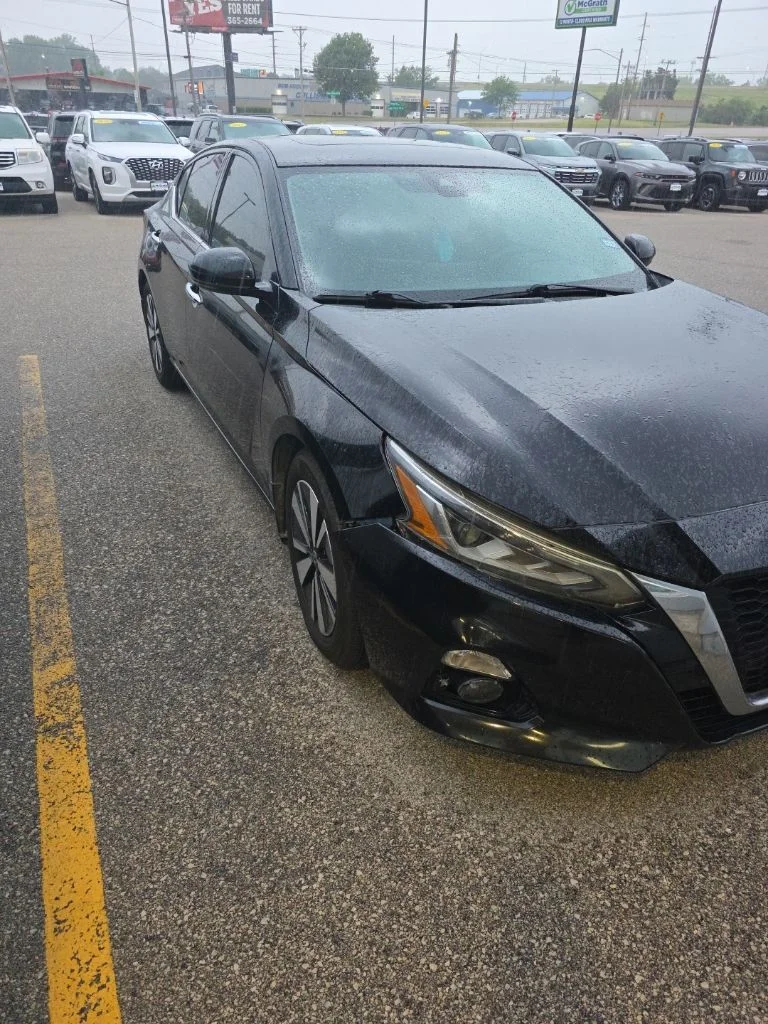Used 2021 Black Nissan 2.5 SL image 5