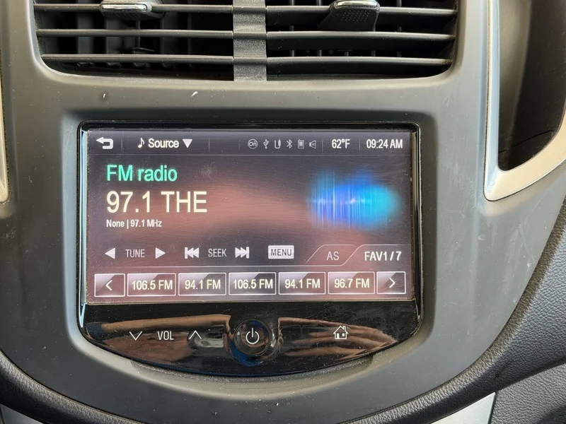 Used 2015 SILVER ICE METALLIC Chevrolet LT image 10