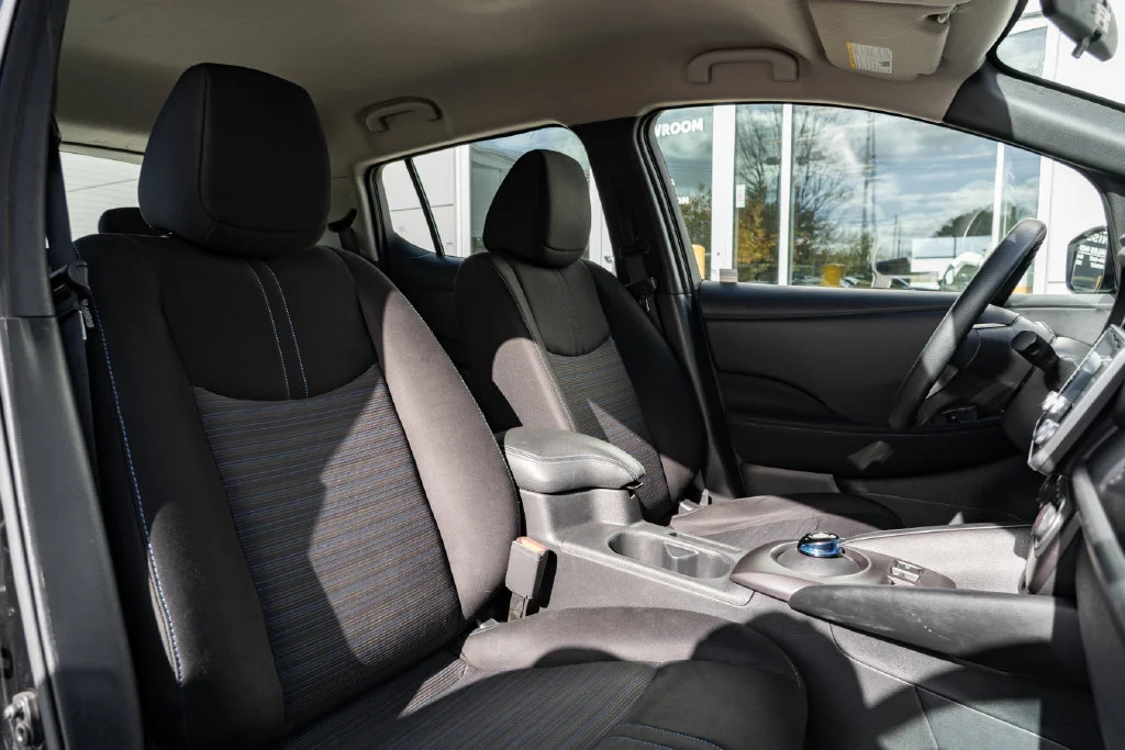 Used 2023 Black Nissan S image 25