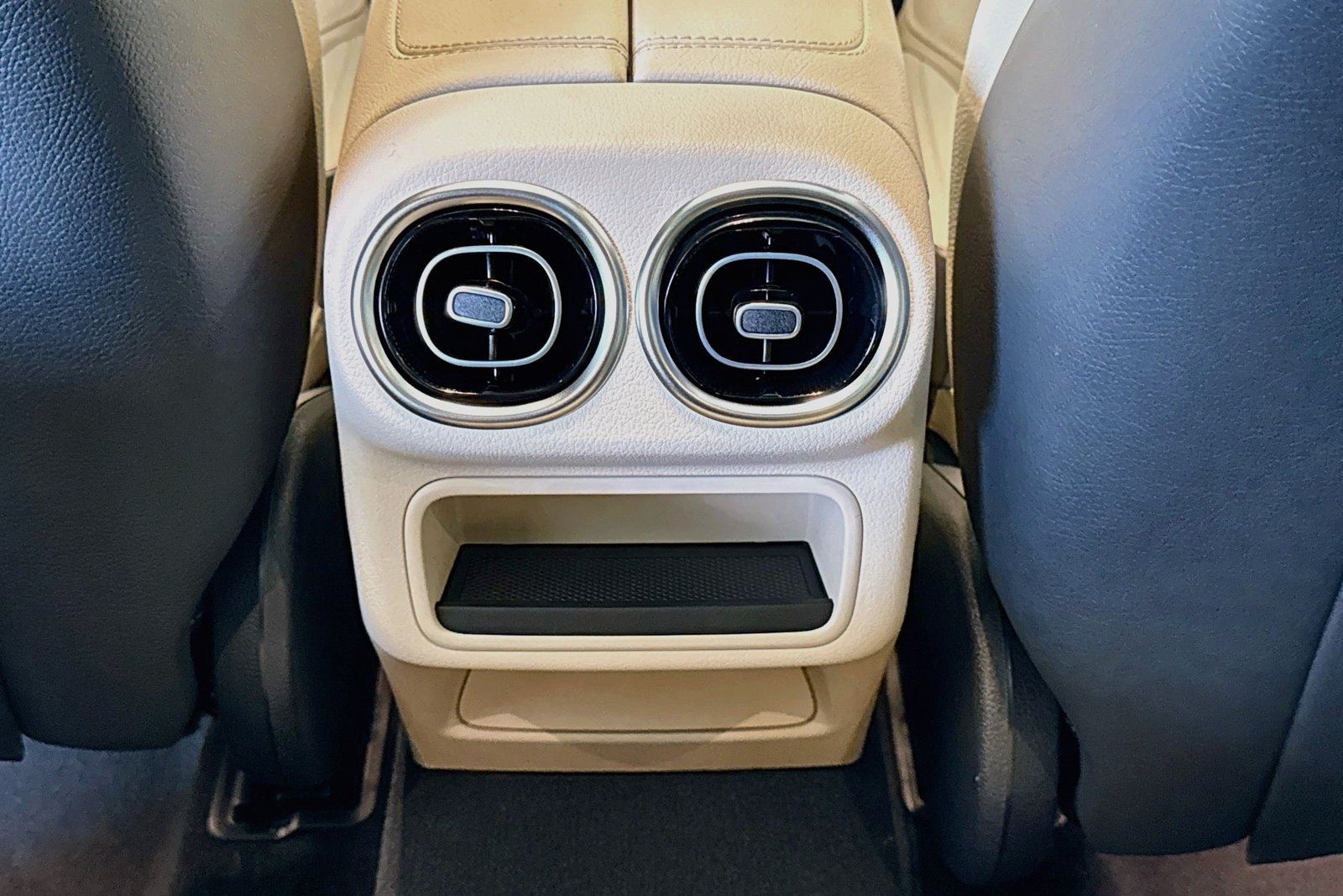 New 2026 Polar White Mercedes-Benz GLC 300 image 23