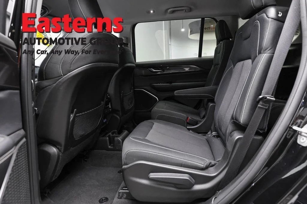 Used 2022 Black Jeep Laredo image 21
