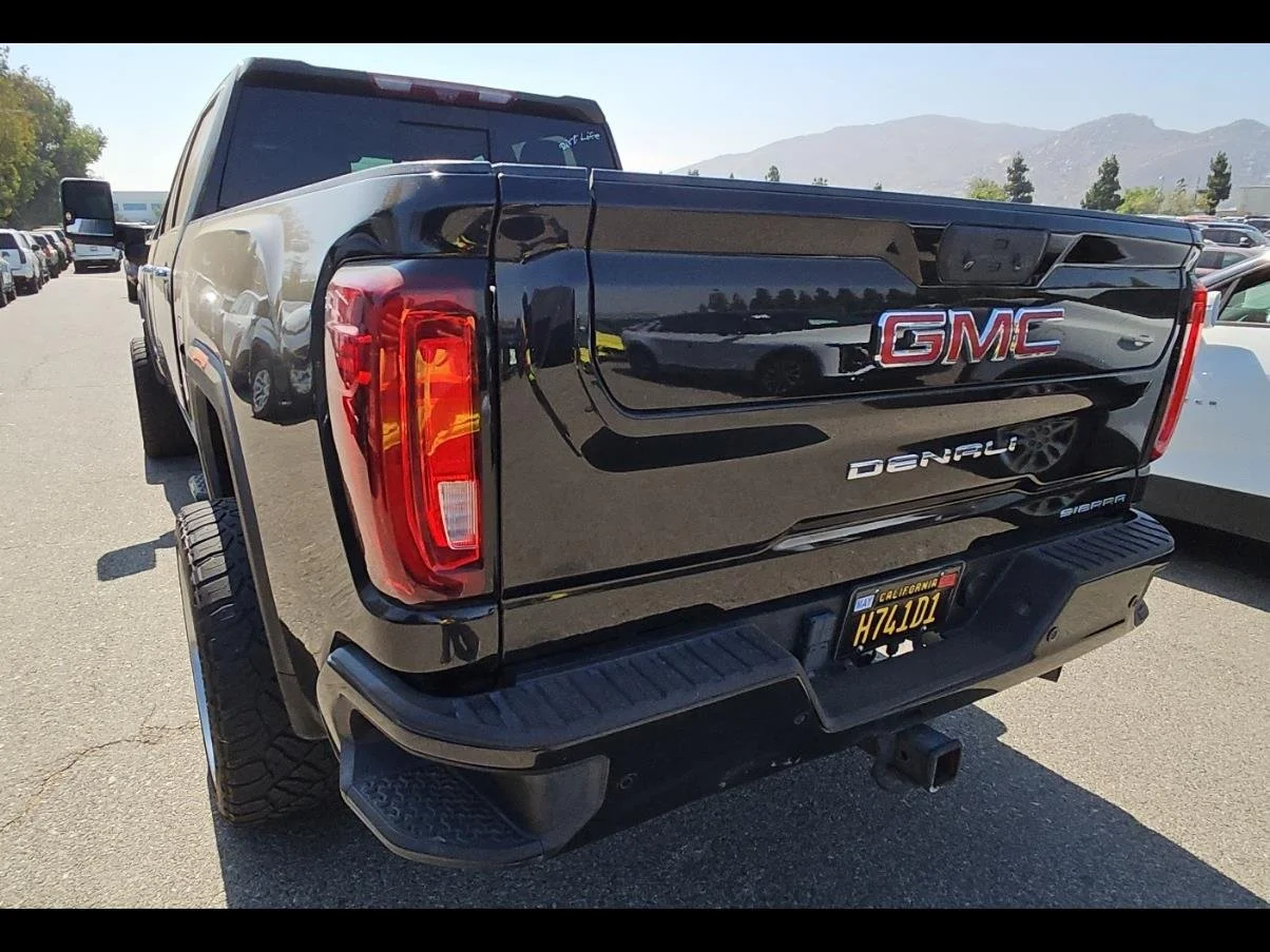 Used 2022 Ebony Twilight Metallic GMC Denali image 4