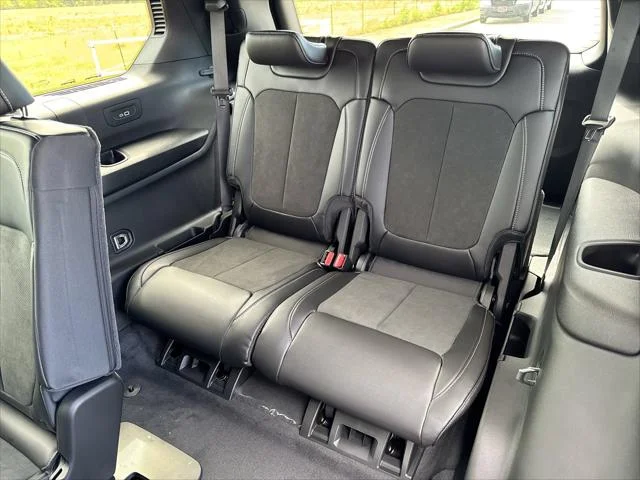 New 2027 Sting-Gray Clear-Coat Paint Jeep Laredo Altitude image 23