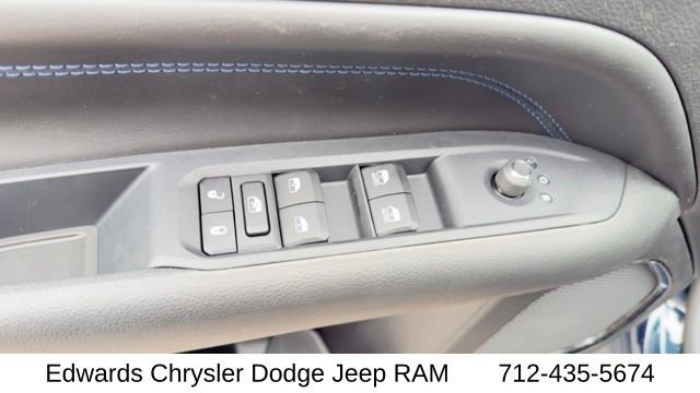New 2026 Fathom Blue Pearl-Coat Exterior Paint Jeep Latitude image 15