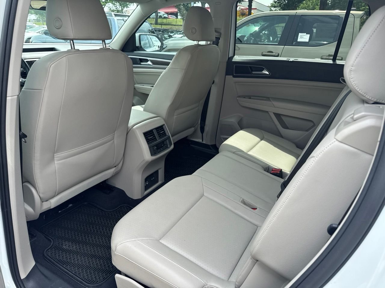 Used 2019 White Volkswagen SEL image 7
