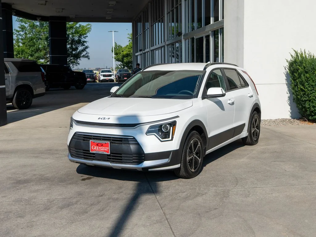 New 2026 Snow White Pearl Kia EX image 3