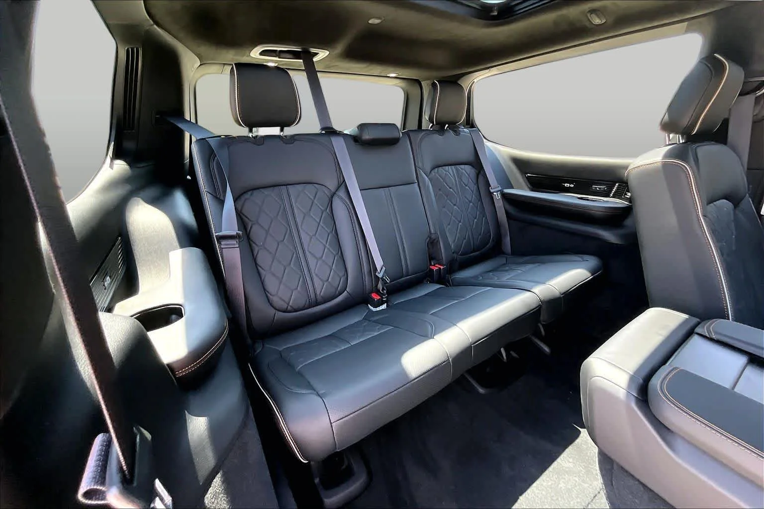 New 2026 Bright White Clearcoat Jeep Summit Reserve image 24