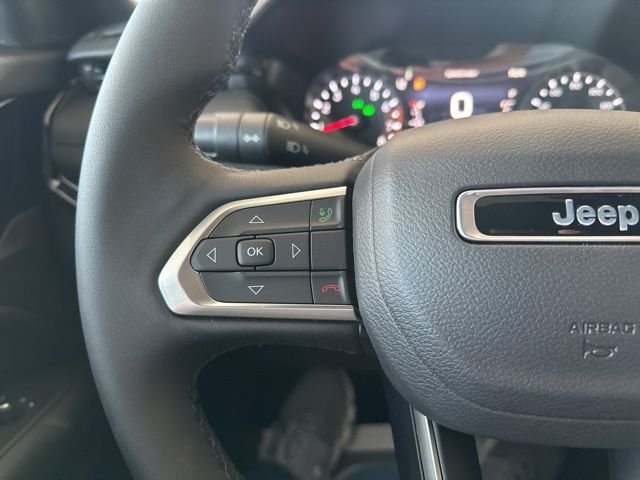 New 2026 Diamond Black Crystal Pearlcoat Jeep Latitude image 26