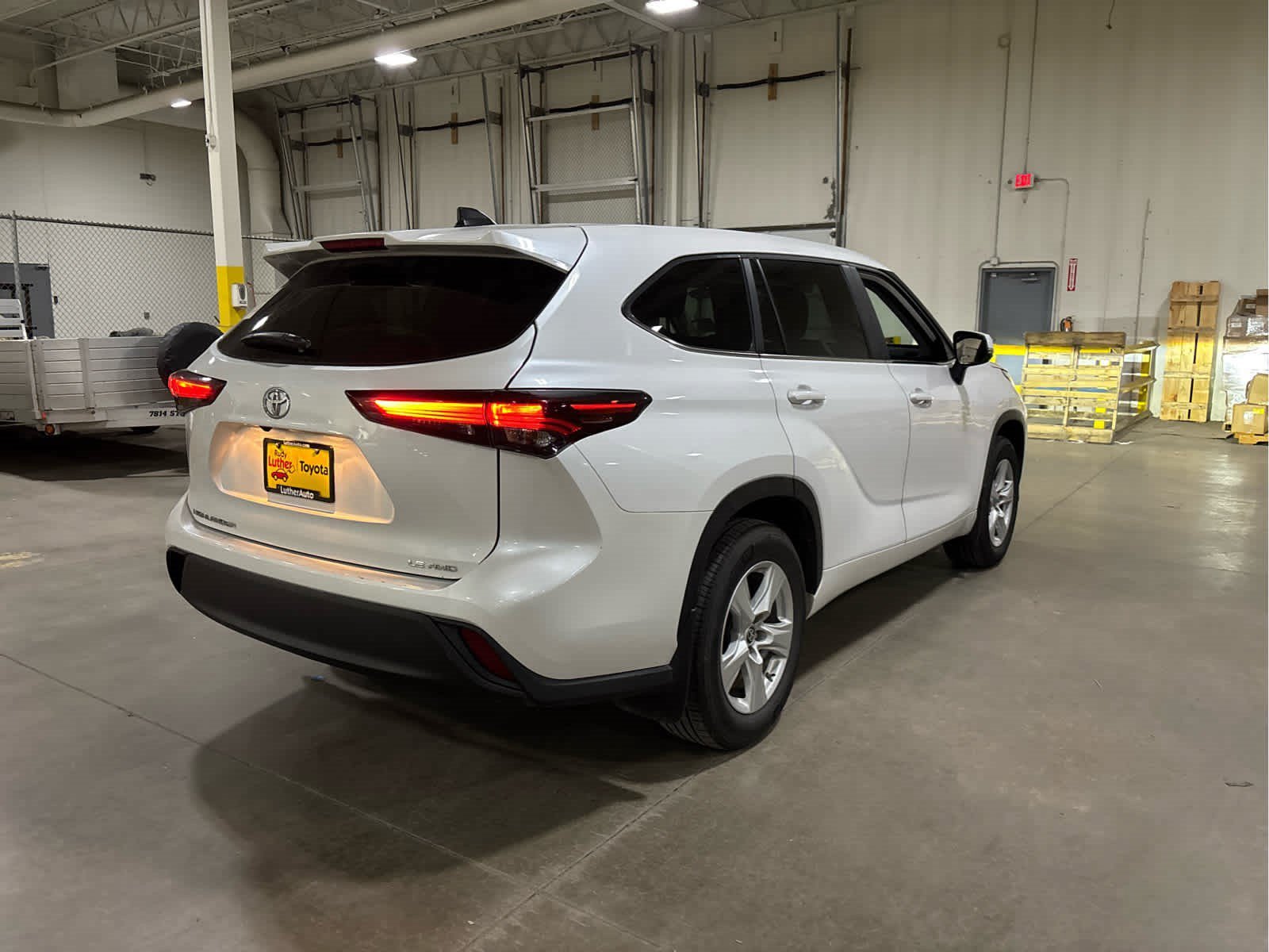 Used 2025 Wind Chill Pearl Toyota LE image 6