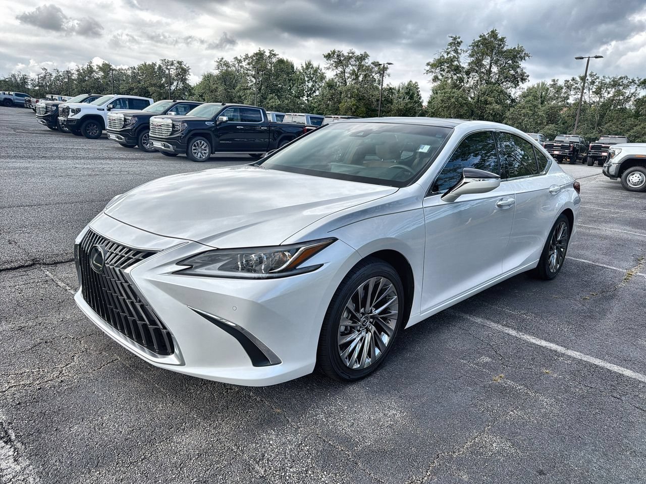 Used 2024 White Lexus Luxury image 4