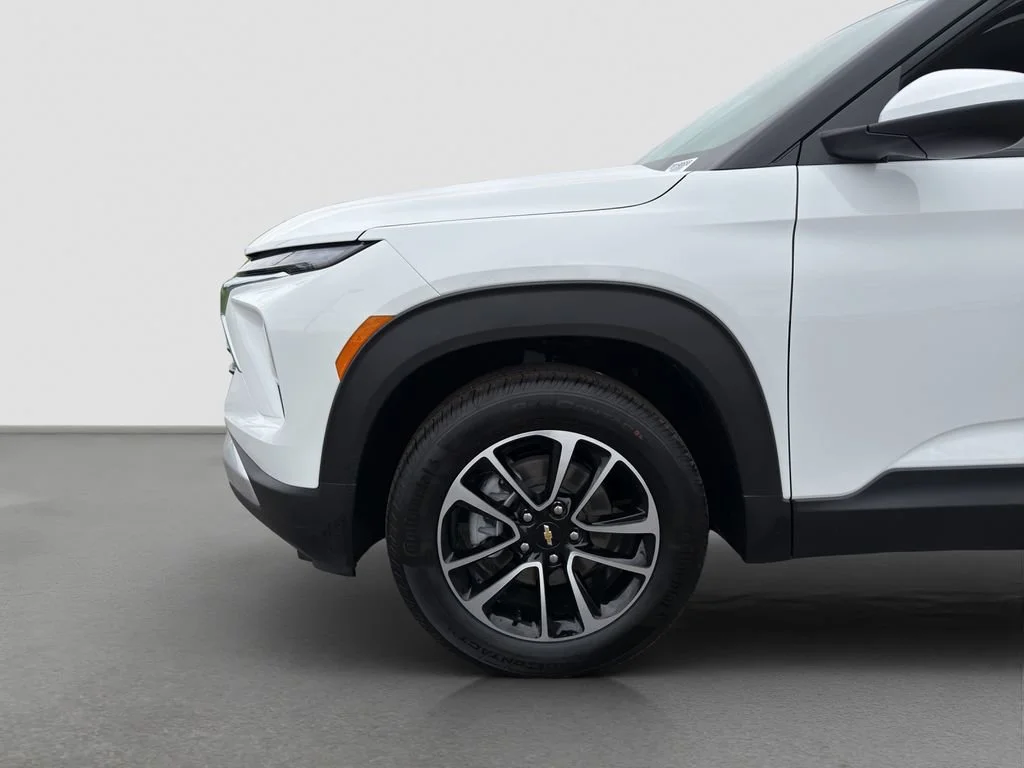 New 2026 Summit White Chevrolet LT image 22