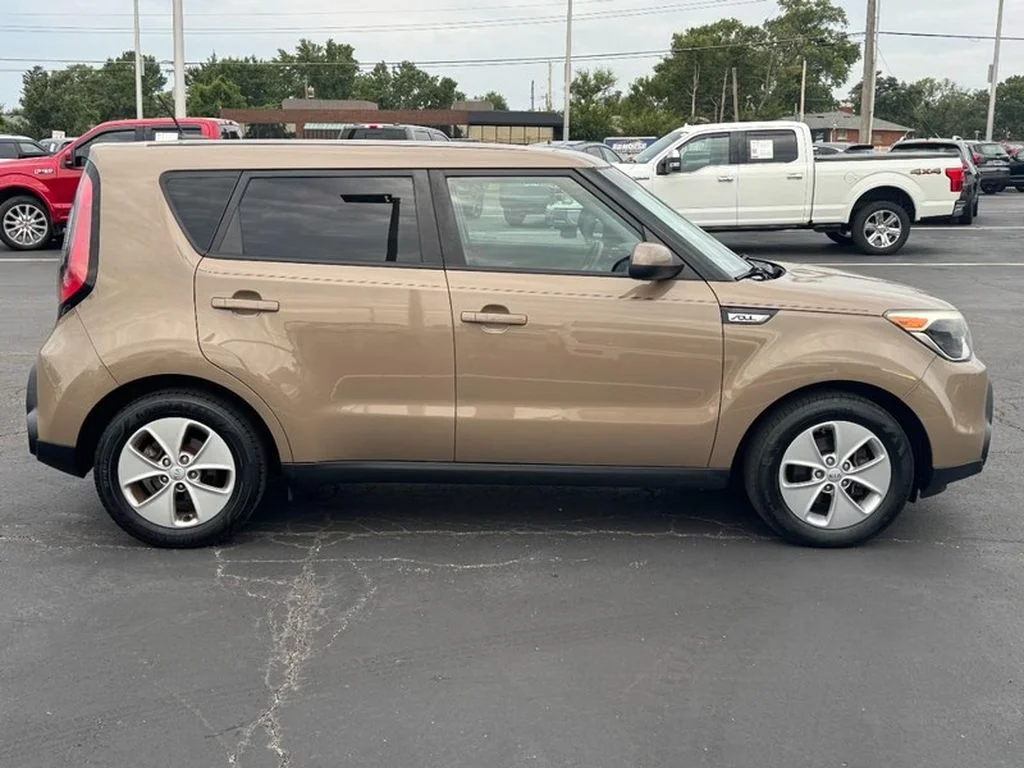 Used 2016 Latte Brown Kia Base image 2
