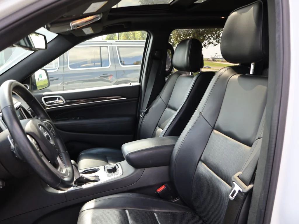 Used 2016 White Jeep Overland image 21